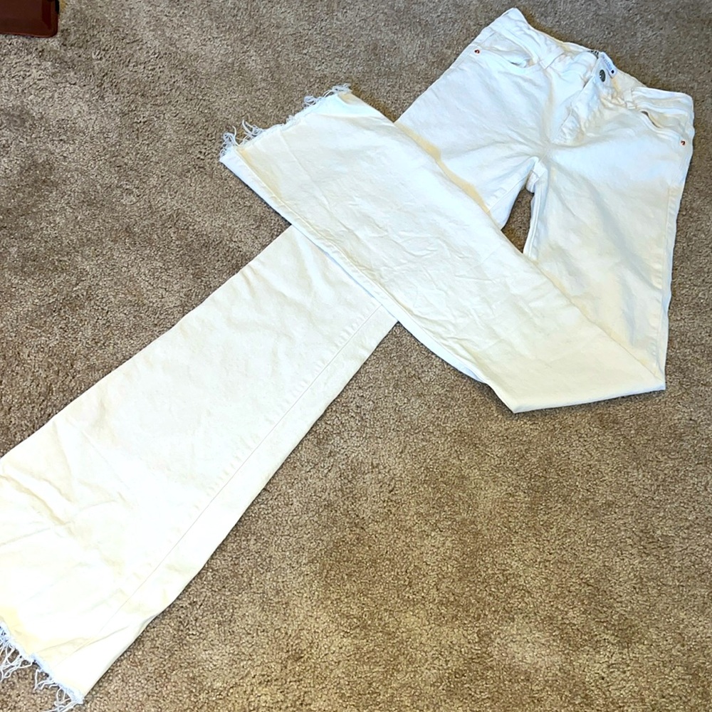 Zara size 4 ivory frayed him jeans.
